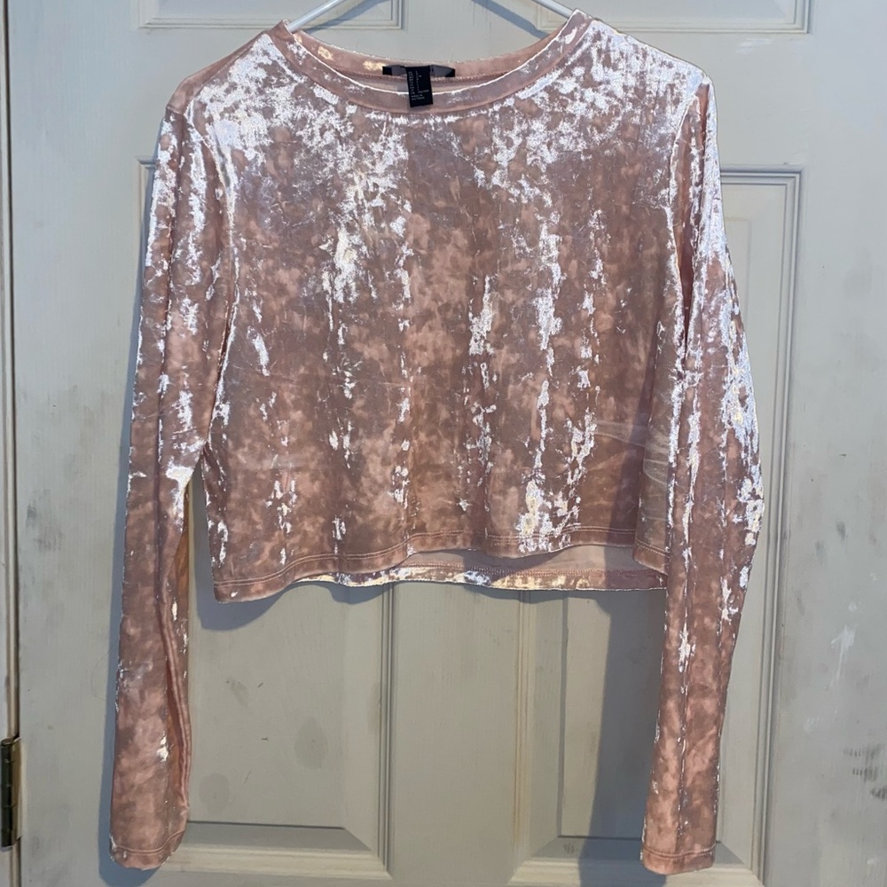 Long sleeve cropped pink top